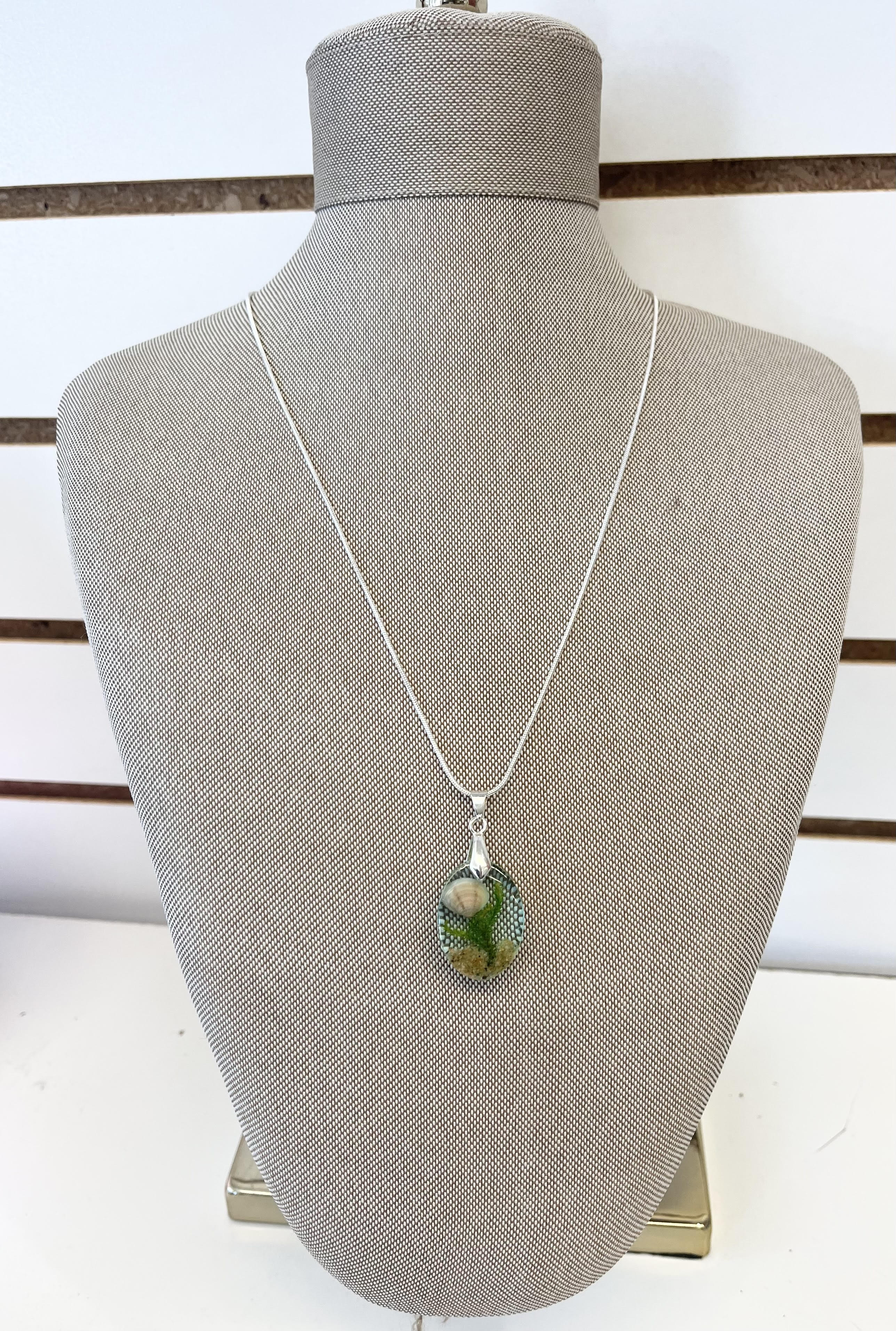 Oval Clam Shell Pendant Necklace